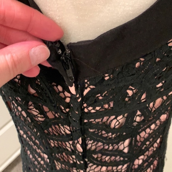 Size 8 lace fit and flare dress - Picture 3 of 6